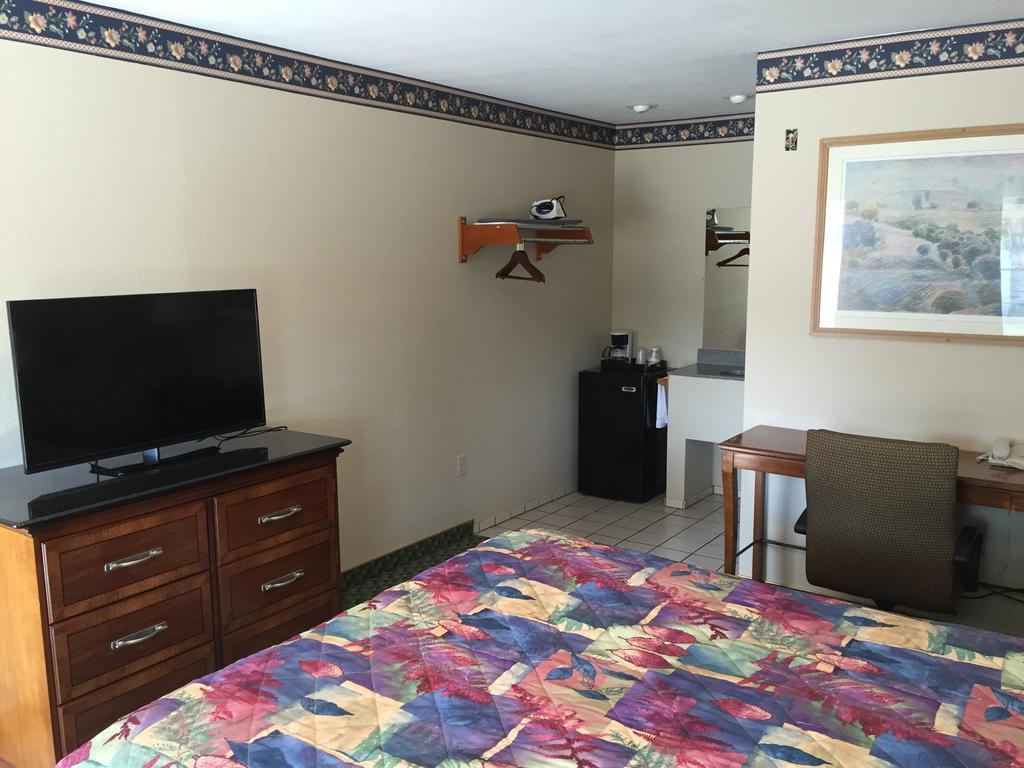 Budget Inn Of Lodi Exterior photo